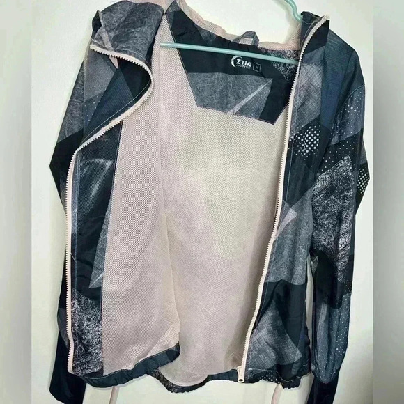 Zyia Active Size Medium Lightweight windbreaker - Picture 7 of 7